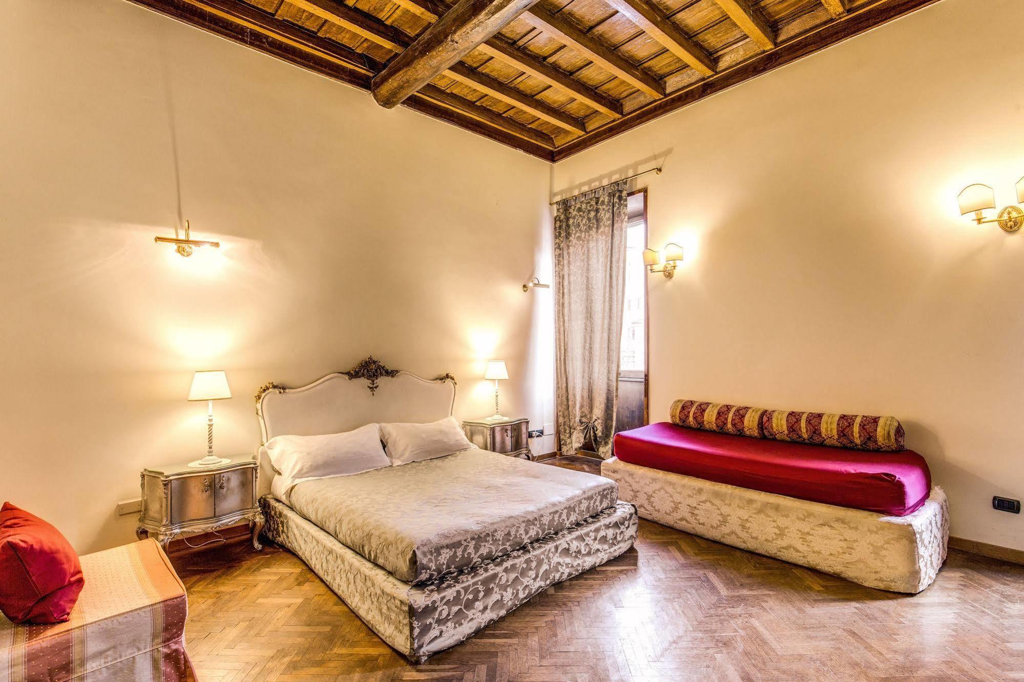 Отель La Casa Del Capitano Рим Экстерьер фото